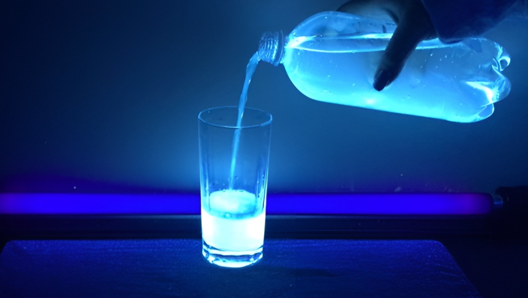 دستگاه یووی آب چیست؟ بررسی مزایا ، معایب و کاربردها