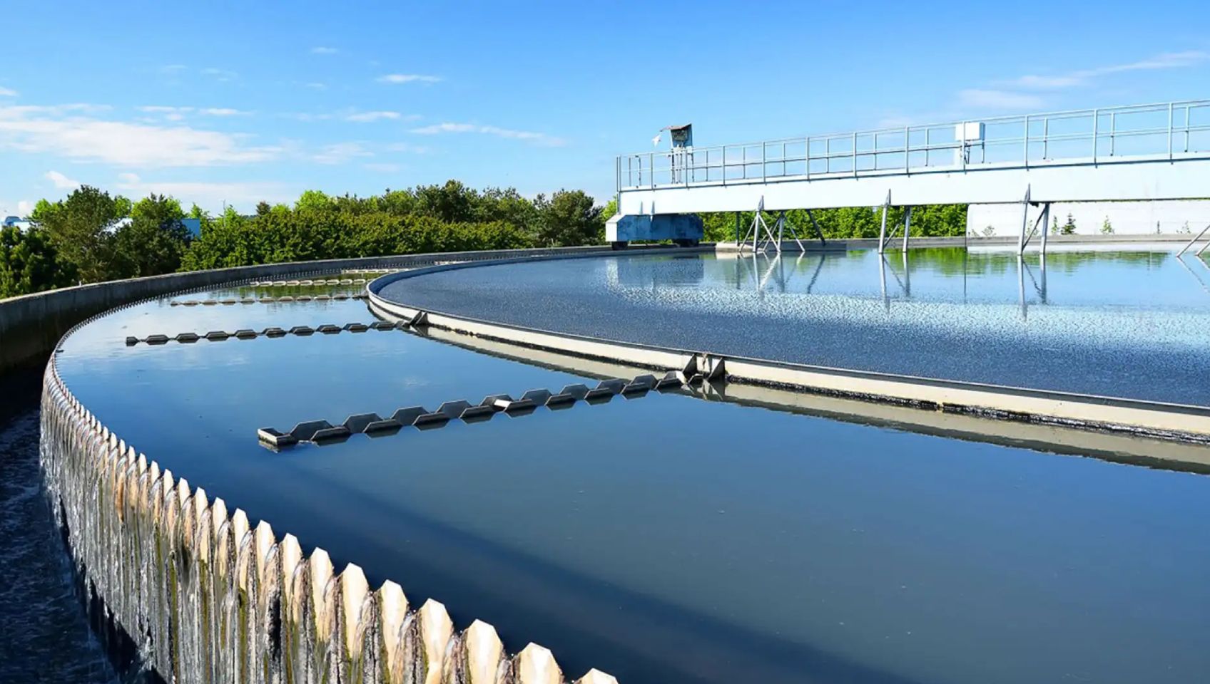 تصفیه فاضلاب چیست؟ | بررسی مزایا و کاربرد ها